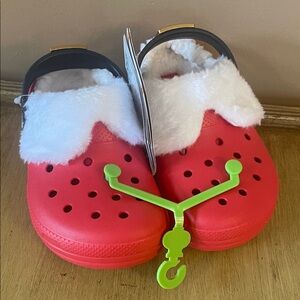 Crocs Classic Lined Santa Clogs NWT Youth 12